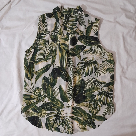 ● H&M | Sleeveless semi sheer Palm Leaf Botton Up - Picture 10 of 13